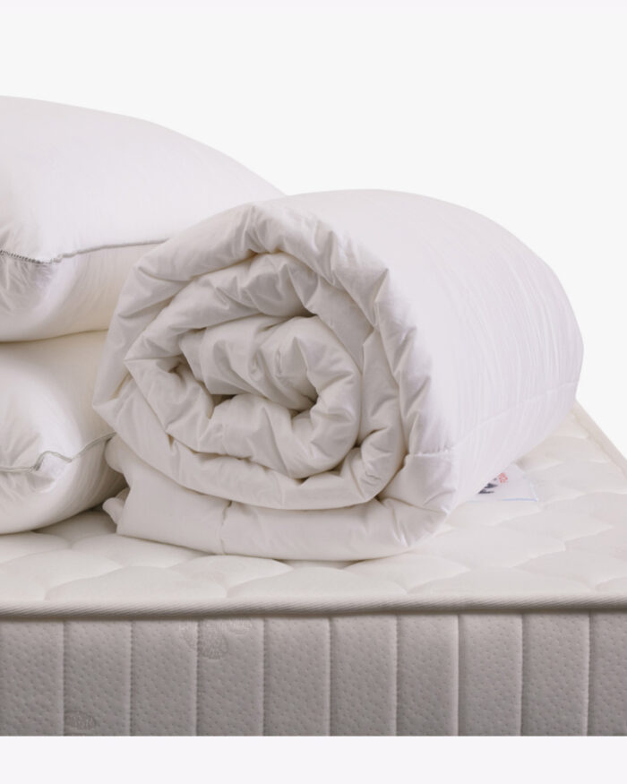 white mattress cover