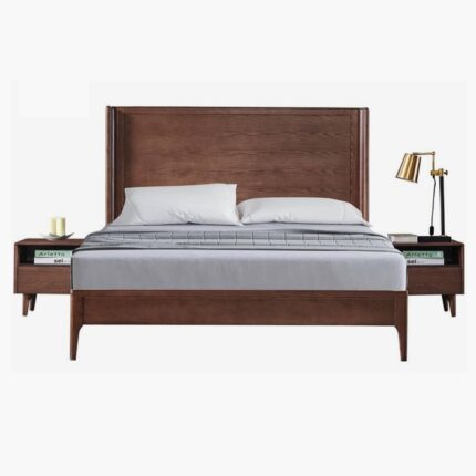 An king-sized wooden bed